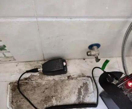 三亚屋顶漏水维修公司分享下卫生间漏水的危害及解决方法